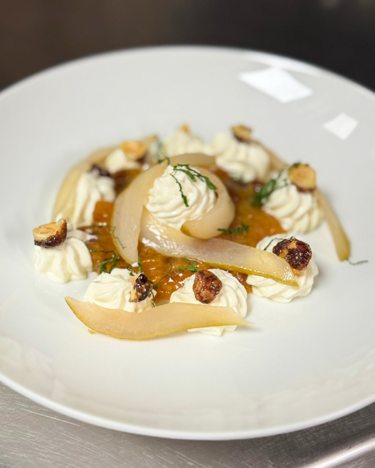 Neuestes Dessert: Nathalie Ricotta mit karamellisierter Williams-Birne, Haselnuss und Kaki. 🍐✨

#knittlingen #enzkreis #faustgeburtshaus  #welovefaust#gasthausfaust #dasfaust#gasthaus #appartements #dasfaustknittlingen #faustappartements#food #catering #foodlover