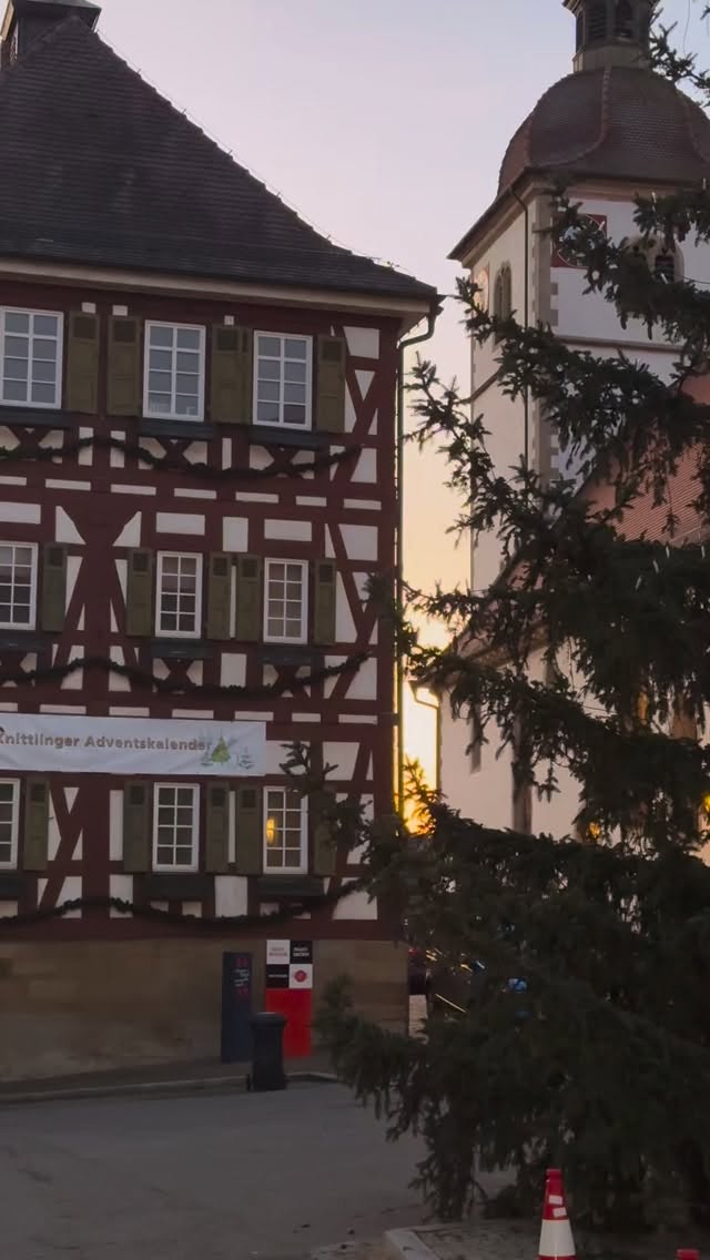 Winterkälte draußen, Wohlfühlatmosphäre drinnen ❄️✨

Ein Glas Rotwein, ein leckeres Gericht und pure Gemütlichkeit im Gasthaus Faust. 🍷

#knittlingen #enzkreis #faustgeburtshaus  #welovefaust#gasthausfaust #dasfaust#gasthaus #appartements #dasfaustknittlingen #faustappartements#food #catering #foodlover