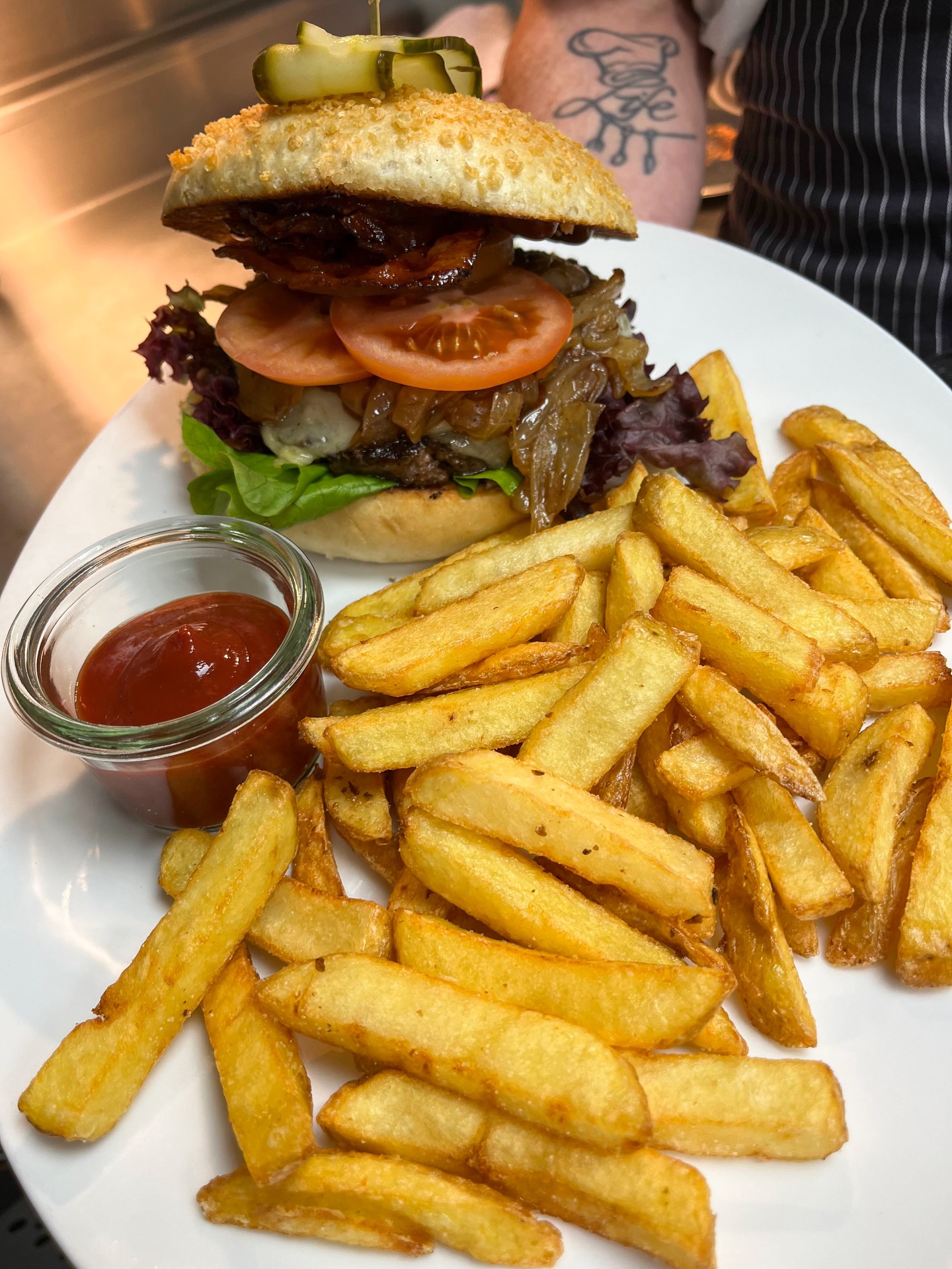 Am Mittwoch gibt es wieder unsere leckeren Faust-Burger! 🍔😍

Mit frischen Brioche-Brötchen von der @brotbotschaft aus Bretten und bestem Schwarzwälder Rindfleisch @metzgerei.glasstetter 🥰 Kommt vorbei, wir freuen uns auf euch!

#knittlingen #enzkreis #faustgeburtshaus  #welovefaust#gasthausfaust #dasfaust#gasthaus #appartements #dasfaustknittlingen #faustappartements#food #catering #foodlover