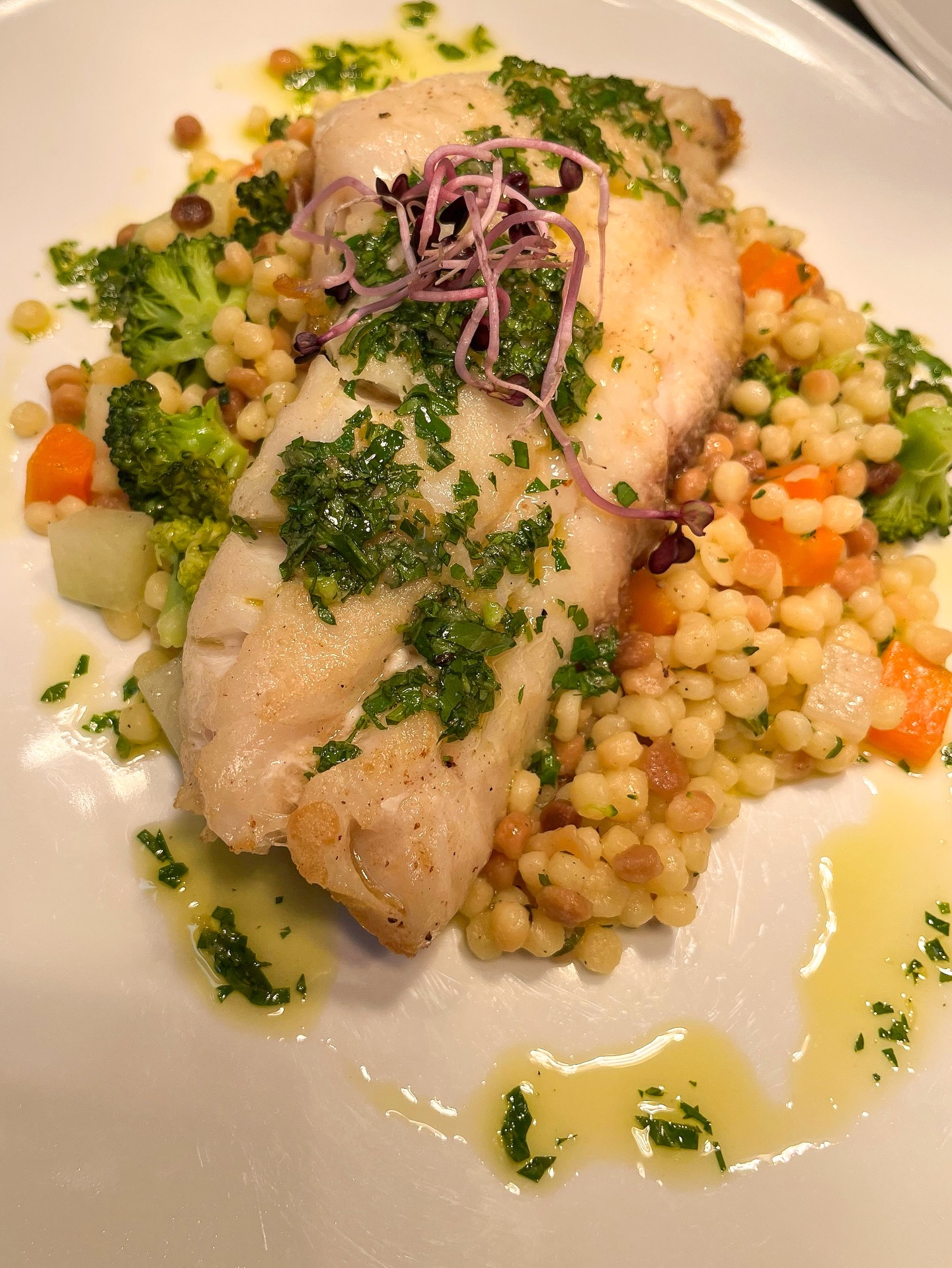 Rotbarsch mit Kräuteröl, Gemüse und Fregola Sarda ✨😍🙏🏼
#knittlingen #enzkreis #faustgeburtshaus #welovefaust#gasthausfaust dasfaustgasthaus appartements dasfaustknittlingen faustappartementsfood catering foodlover