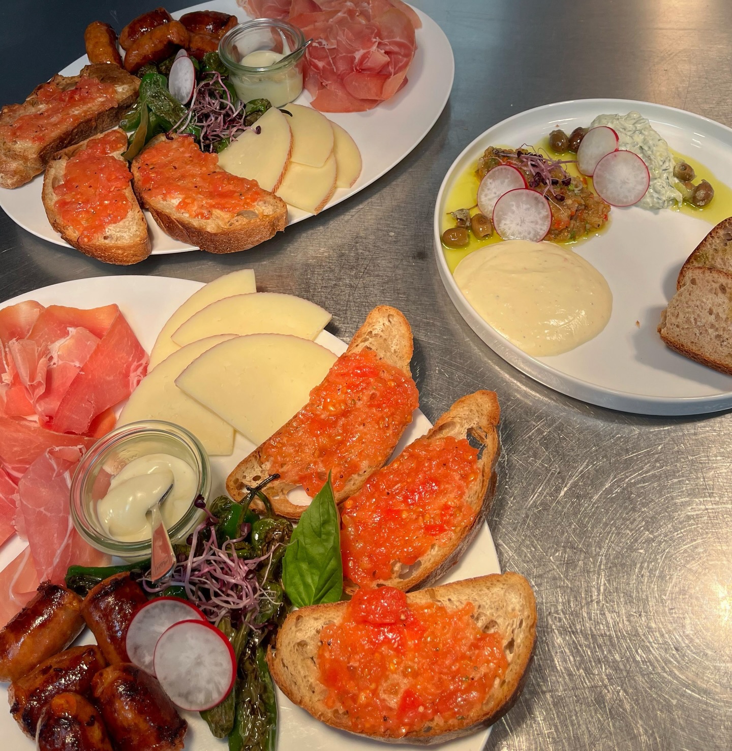 Kleine Häppchen, großer Genuss 🍷✨
#knittlingen #enzkreis #faustgeburtshaus #welovefaust#gasthausfaust dasfaustgasthaus appartementsfaustappartements dasfaustknittlingen food catering foodlover